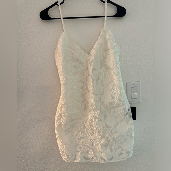 LULU’S Moonlight Moments White Floral Jacquard Backless Mini Dress NWT - Picture 2 of 12